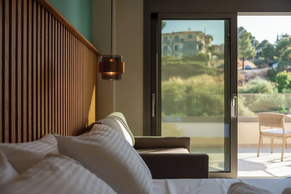 HP Family Suites Junior Room, 1 Queen Bed with Sofa bed, Balcony, Partial Sea View 18