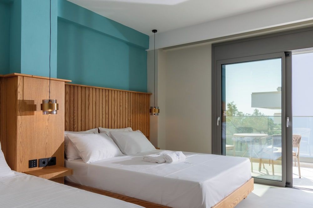 HP Family Suites Junior Room, 2 Queen Beds, Balcony, Partial Sea View 6