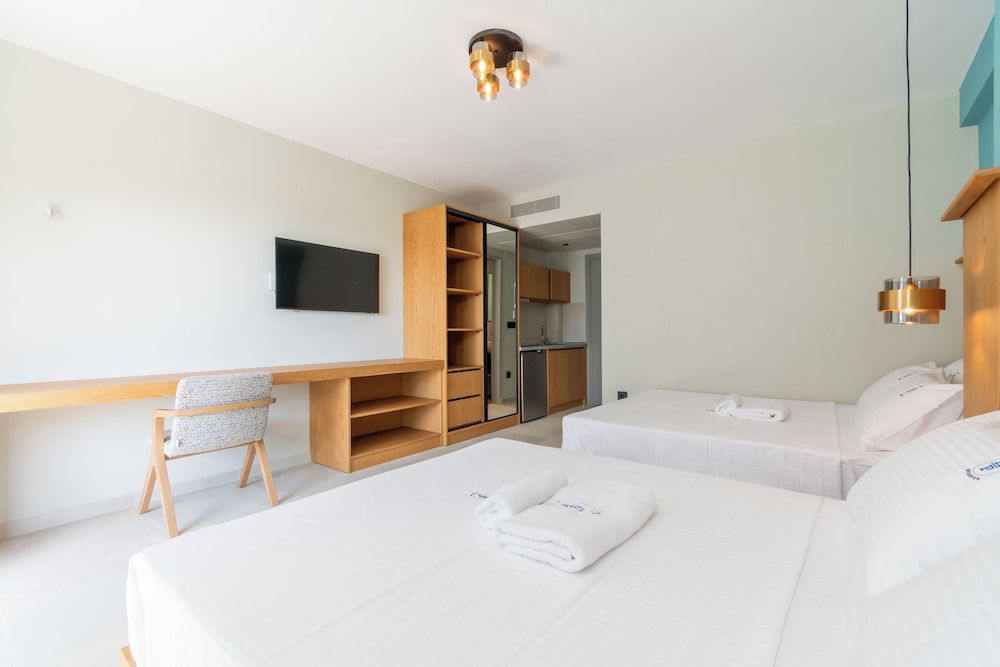 HP Family Suites Junior Room, 2 Queen Beds, Balcony, Partial Sea View 8