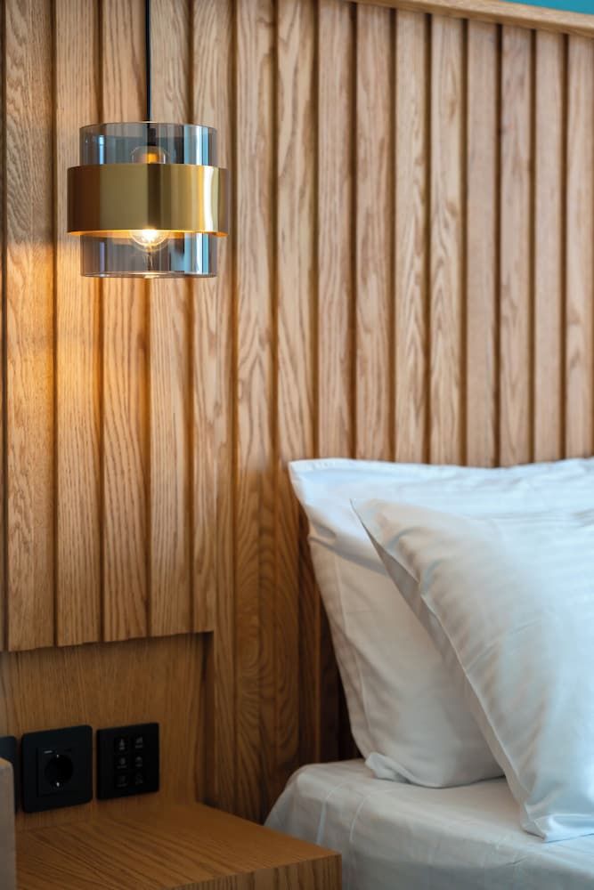 HP Family Suites Junior Room, 1 Queen Bed, Balcony, Partial Sea View 14