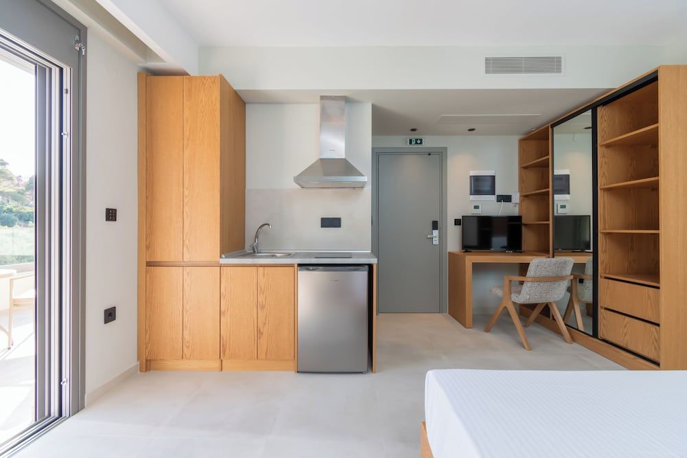 HP Family Suites Junior Room, 1 Queen Bed with Sofa bed, Balcony, Partial Sea View 20