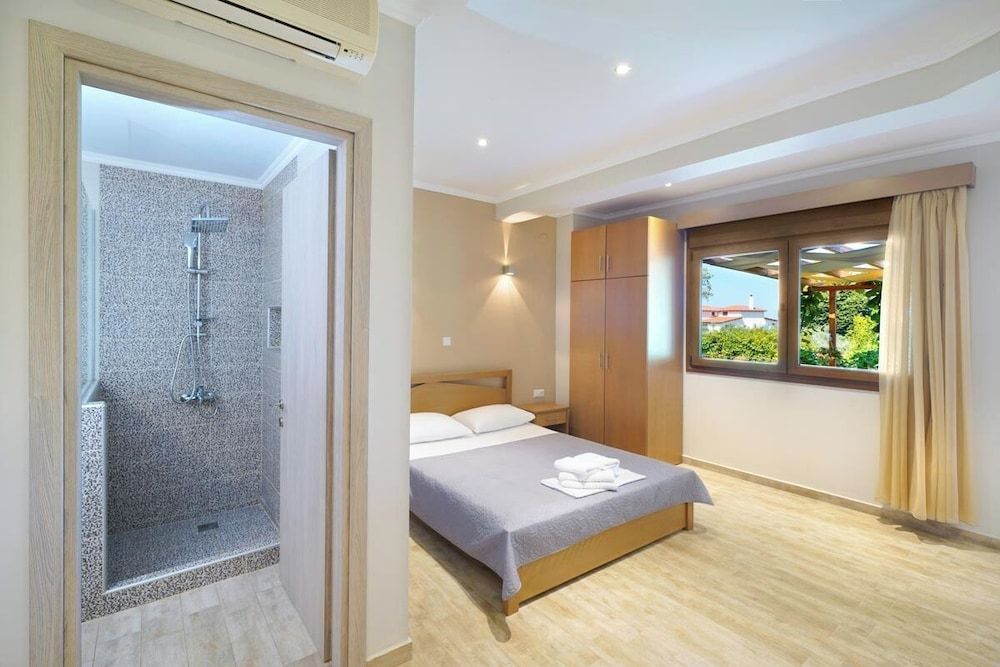 Classic Double Room, Partial Sea View