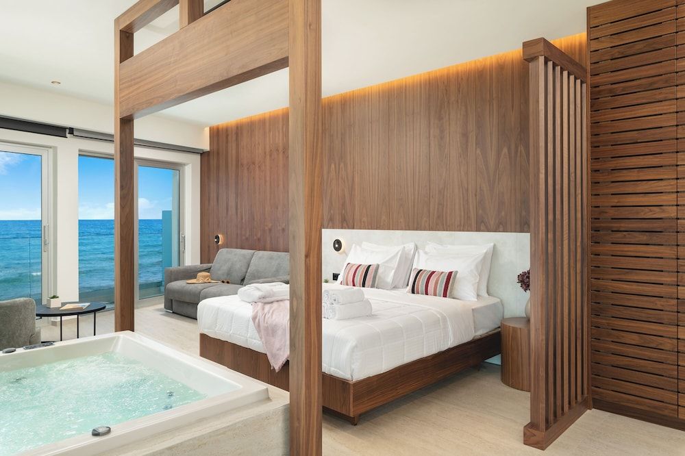 Superior Seafront Suite with Indoor Hot tub