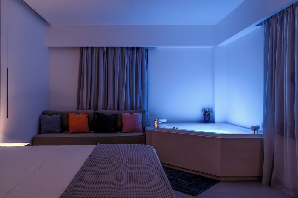 VENTUS Luxury Suites Deluxe Suite, Balcony, Partial Sea View 4