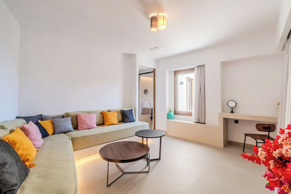 VENTUS Luxury Suites Deluxe Suite, Balcony, Partial Sea View 11