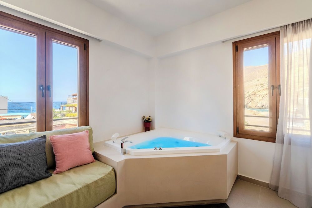 VENTUS Luxury Suites Deluxe Suite, Balcony, Partial Sea View 2