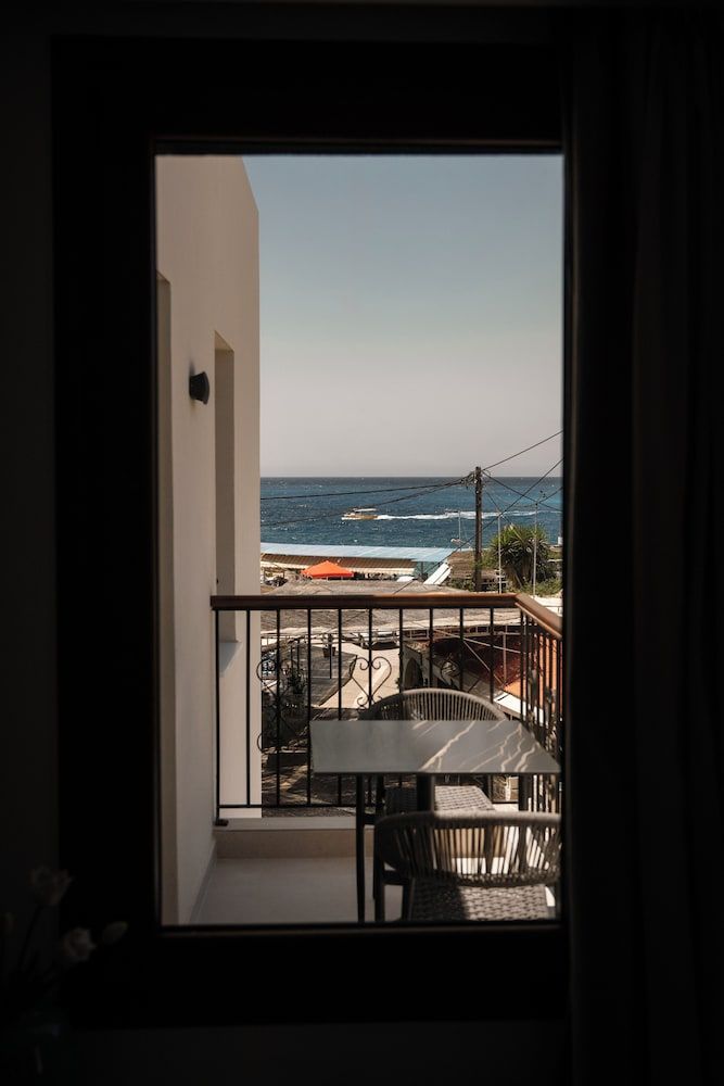 VENTUS Luxury Suites Deluxe Suite, Balcony, Partial Sea View 6