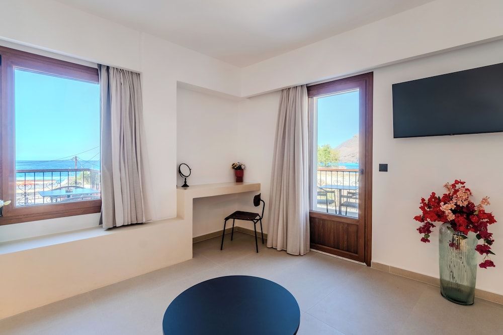 VENTUS Luxury Suites Deluxe Suite, Balcony, Partial Sea View 12