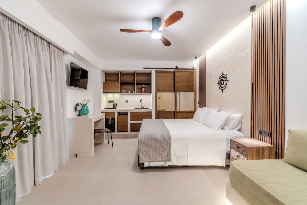 VENTUS Luxury Suites Superior Suite, 1 Double Bed with Sofa bed, Non Smoking, Partial Sea View 2