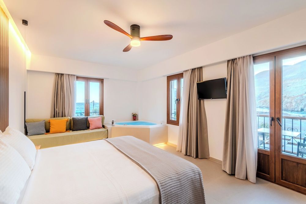 VENTUS Luxury Suites Deluxe Suite, Balcony, Partial Sea View 3