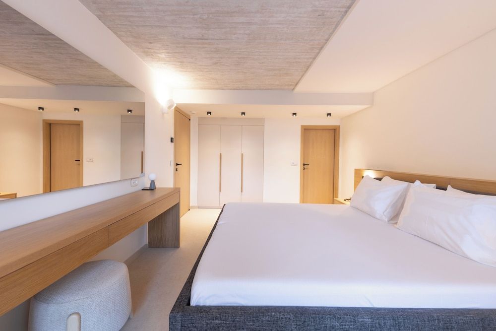 ILVA SUITES Grand Maisonette with Sea view and Private Pool 2