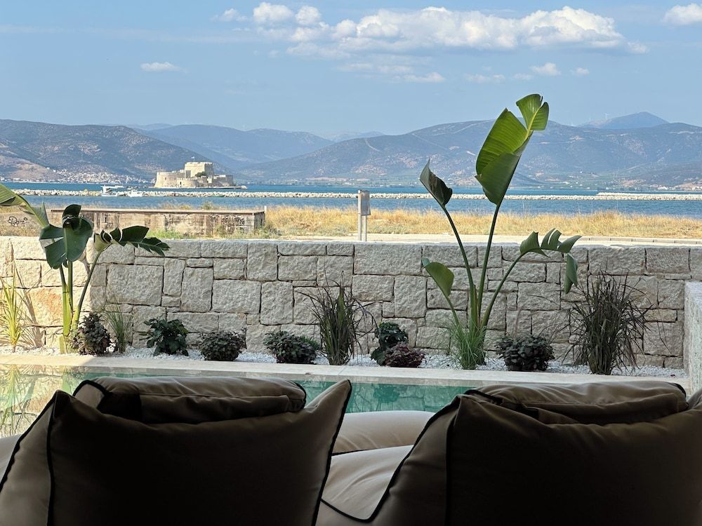 ILVA SUITES Premium Maisonette with Sea view and Private Pool 4