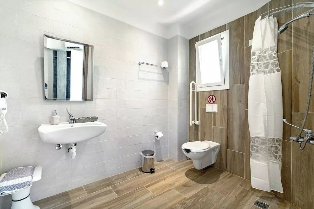 BLUE STAR APARTHOTEL Comfort Double Room, Private Bathroom, Pool View 4