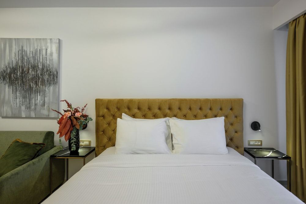 Cens Silver Superior Apartment 4