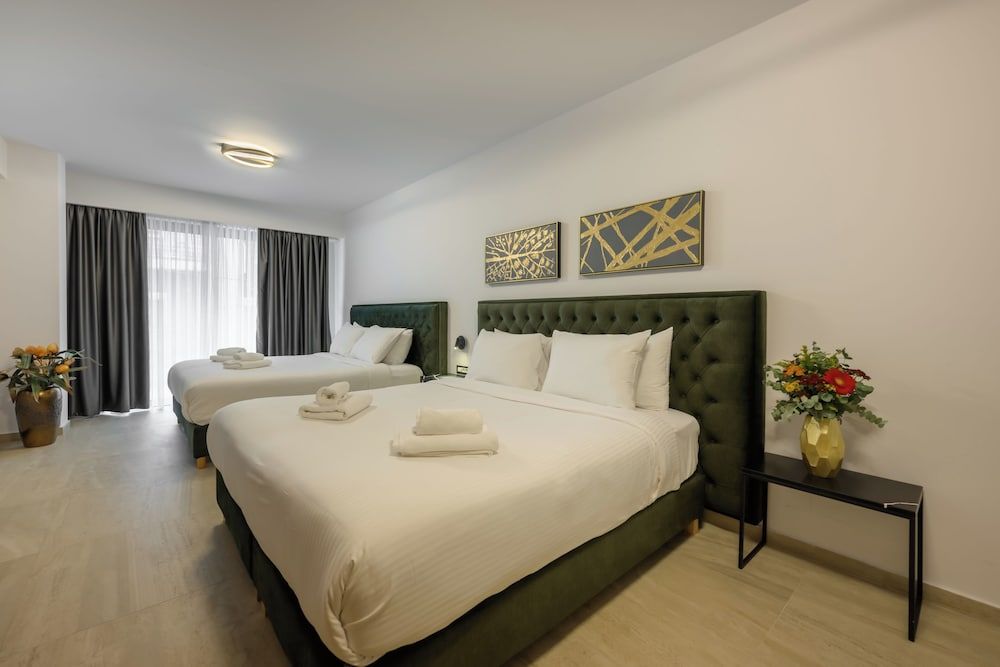 Cens Silver Family Apartment