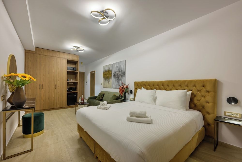 Cens Silver Superior Apartment