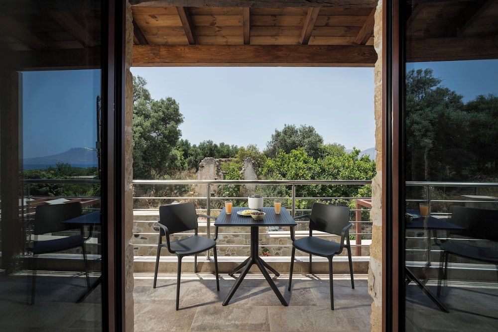 D'Oro Villas Deluxe Villa, 1 Queen Bed with Sofa bed, Kitchen, Garden View 3