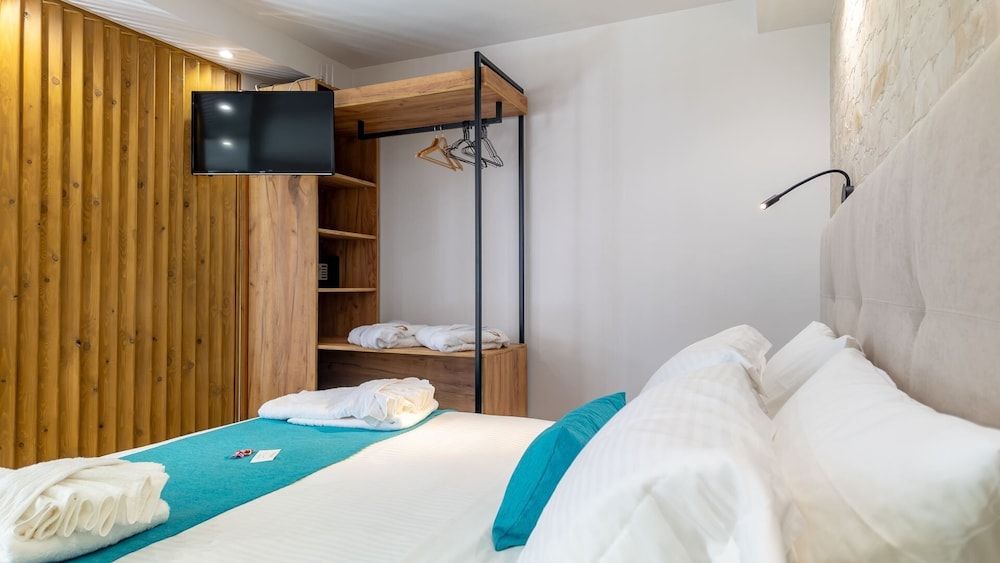 Luxury Studio, 1 King Bed, Kitchen, Ground Floor