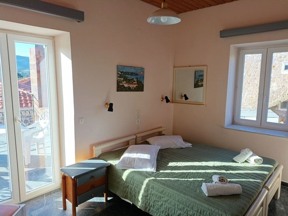 Classic Double or Twin Room, Non Smoking, Courtyard View