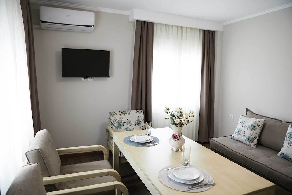 Deluxe Apartment, Courtyard View