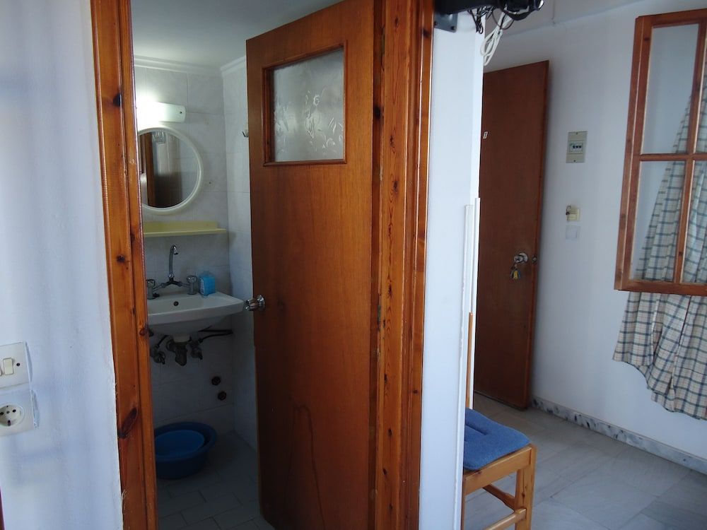 Nicholas House Deluxe Double or Twin Room, Balcony, Courtyard View 9