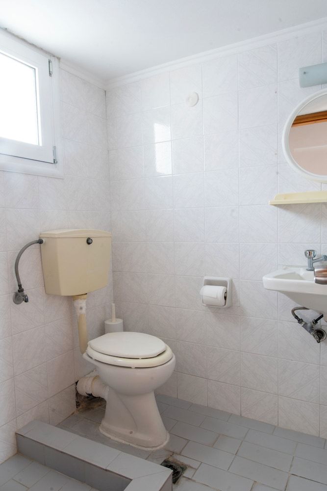 Nicholas House Deluxe Double or Twin Room, Balcony, Courtyard View 10