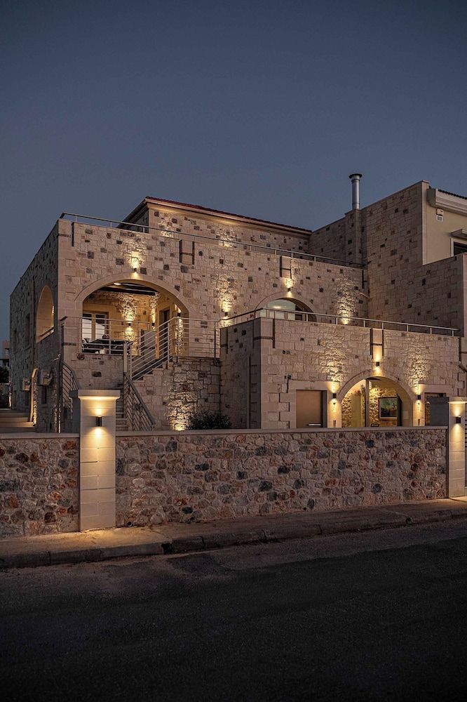 Luminus Arcus Villa
