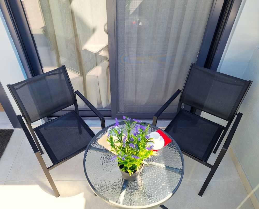 10 Apartments & Suites Athens Superior Suite, Park View 5