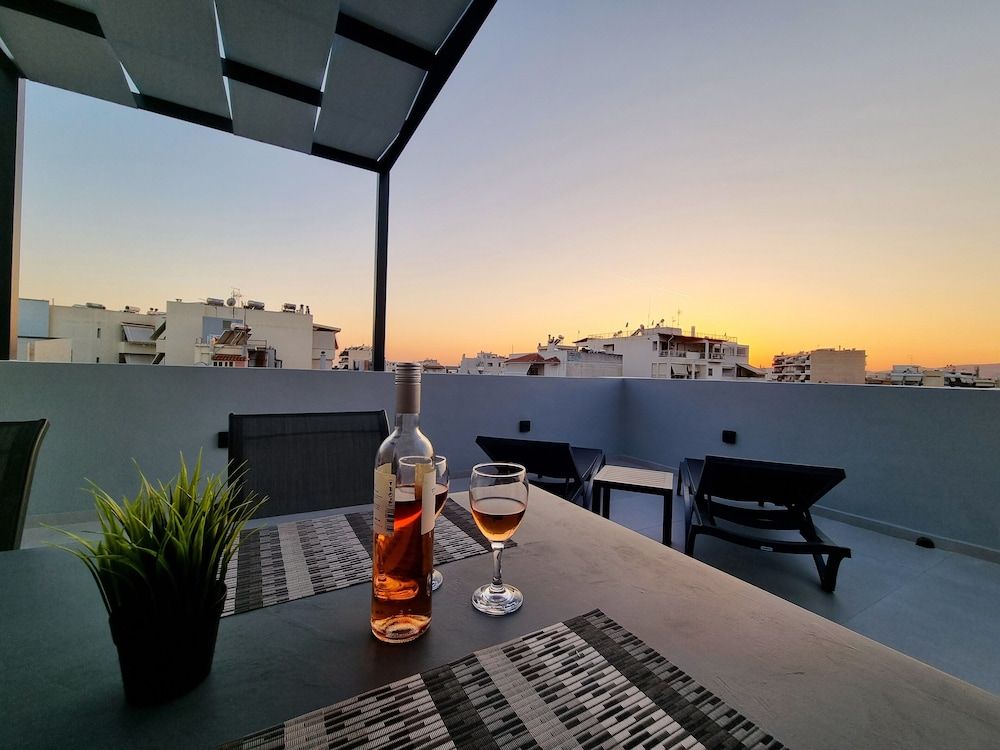 10 Apartments & Suites Athens Penthouse Suite. Park View 3