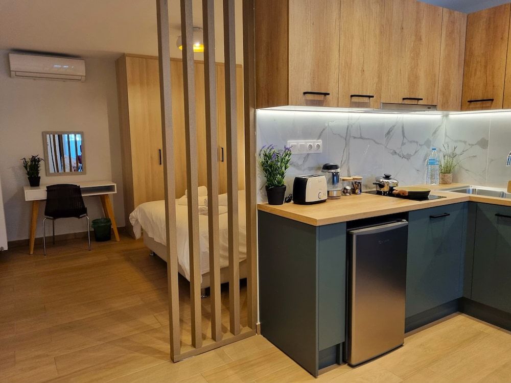 10 Apartments & Suites Athens Junior Suite, Park View 7