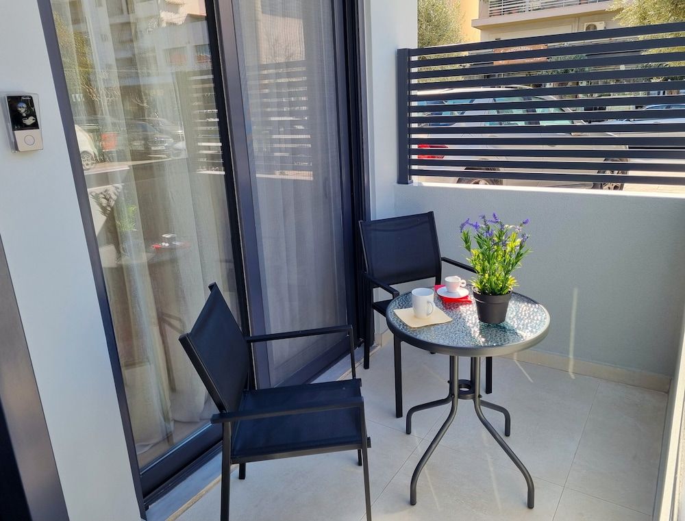 10 Apartments & Suites Athens Superior Suite, Park View 6