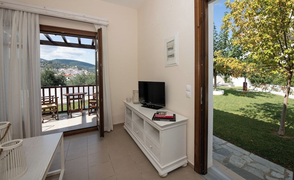 One Bedroom Apartment with Pool or Garden View