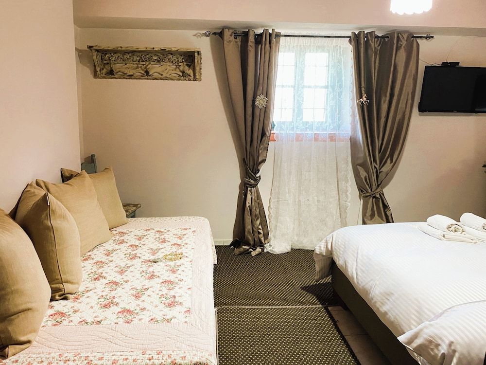 Shamrock Elati Retreats Classic Triple Room