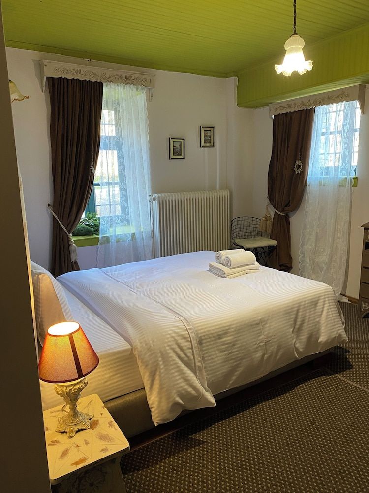 Shamrock Elati Retreats Classic Triple Room 4