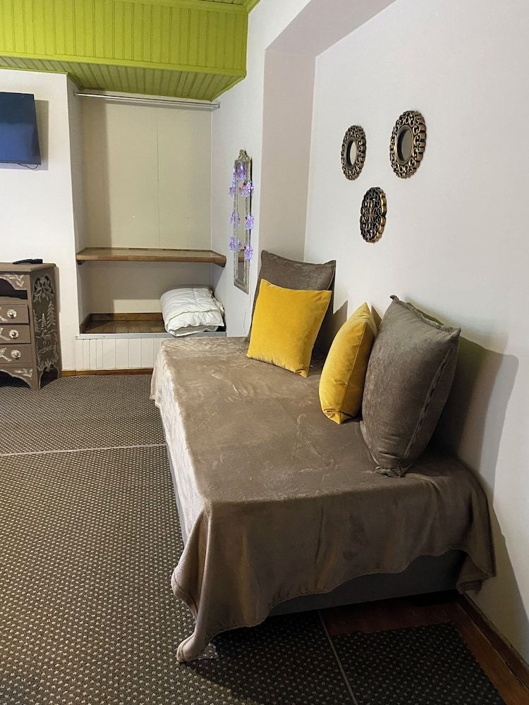 Shamrock Elati Retreats Classic Triple Room 5