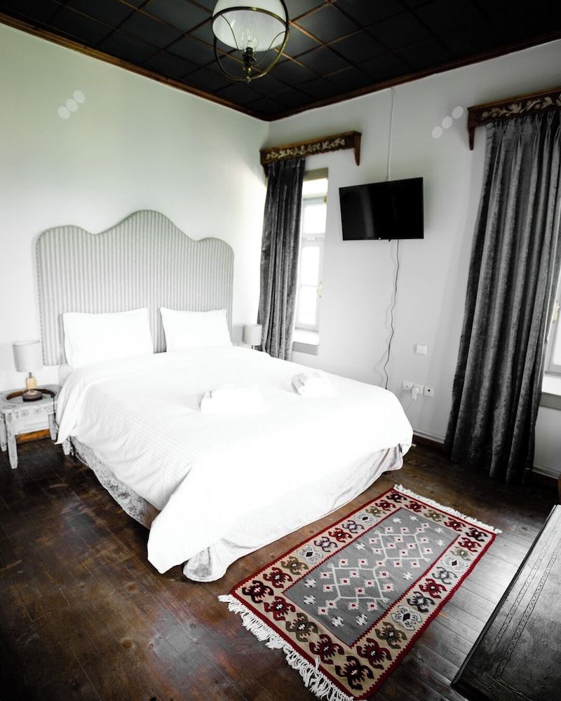 Shamrock Elati Retreats Superior Triple Room 12