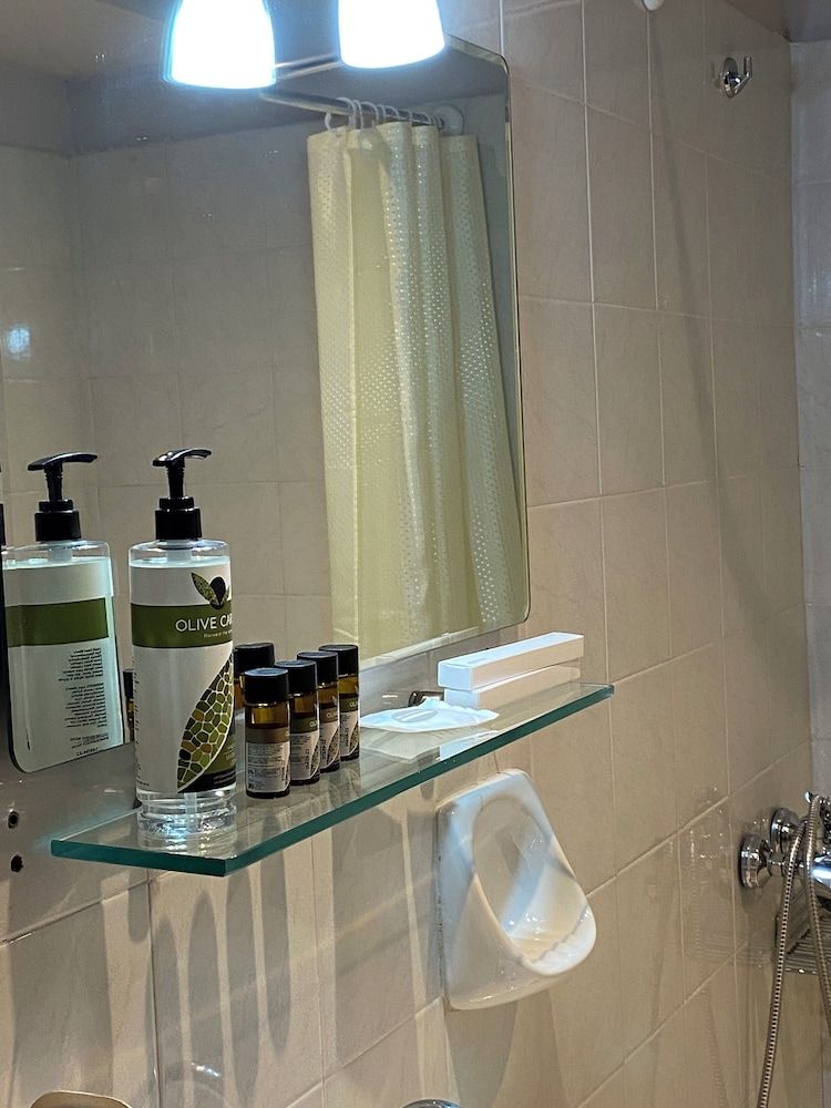 Shamrock Elati Retreats Classic Triple Room 8