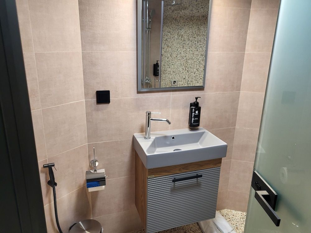 1929 Boutique Residences Loft 3