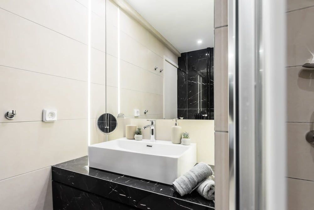 Spacious and Sunlit Seaside Flat Apartment 16