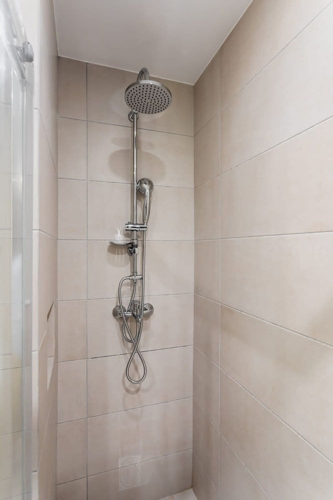 Spacious and Sunlit Seaside Flat Apartment 28