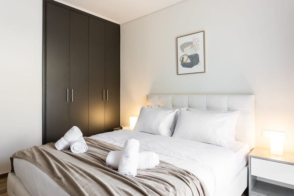 Spacious and Sunlit Seaside Flat Apartment 8