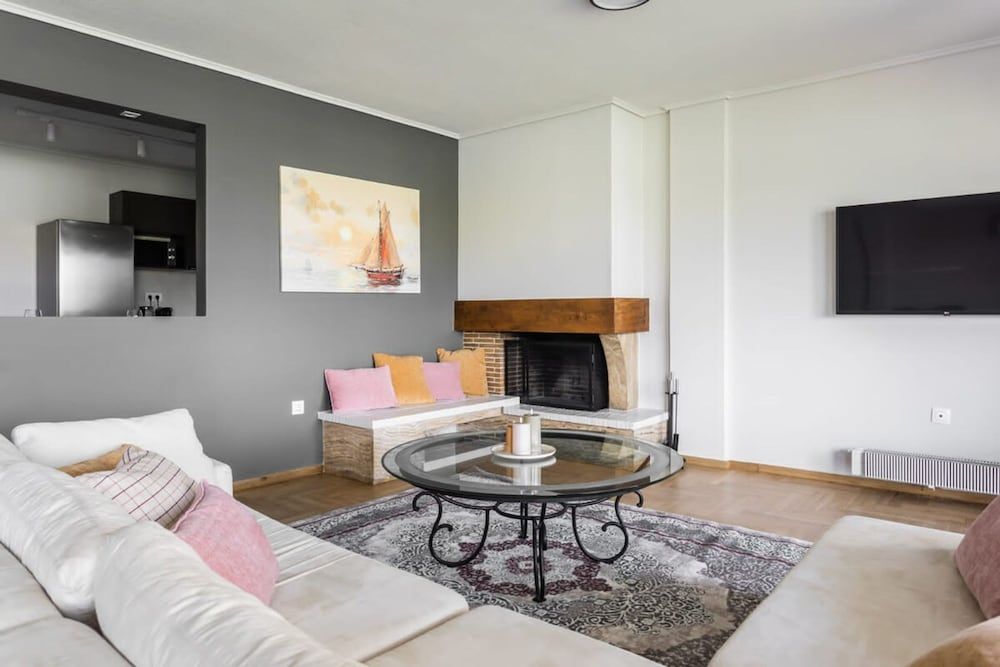 Spacious and Sunlit Seaside Flat Apartment 29