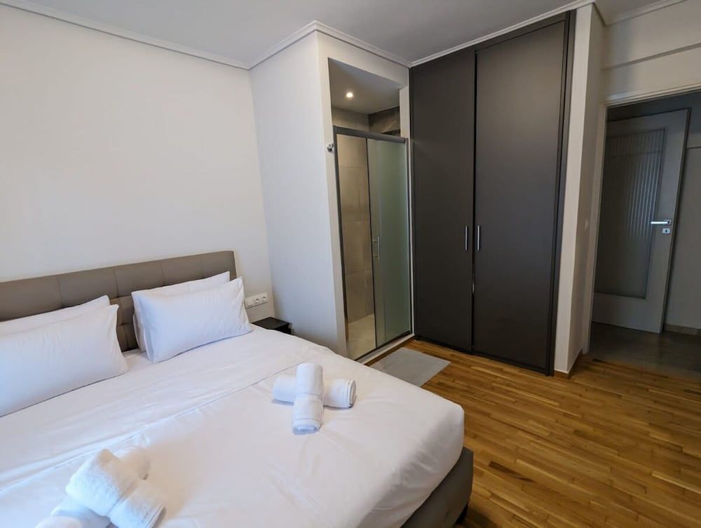 Spacious and Sunlit Seaside Flat Apartment 10