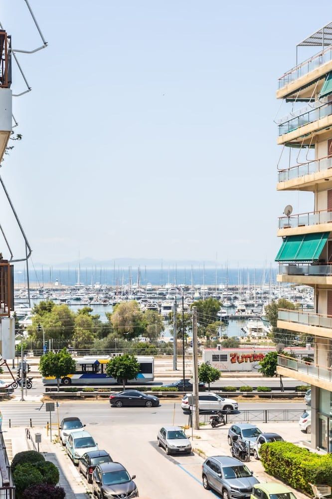 Spacious and Sunlit Seaside Flat Apartment 15