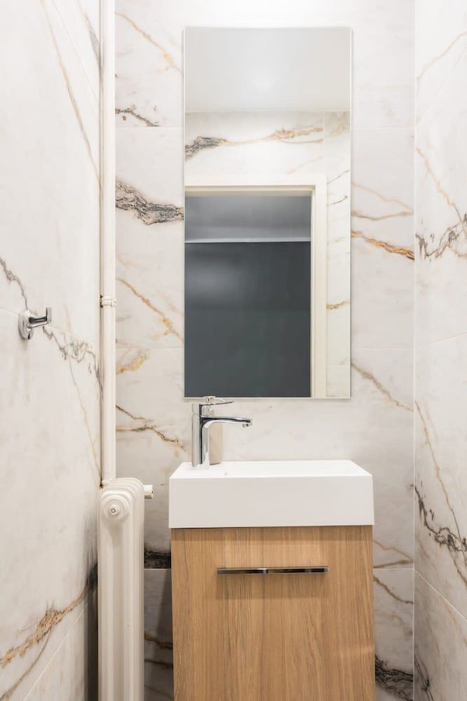 Spacious and Sunlit Seaside Flat Apartment 24