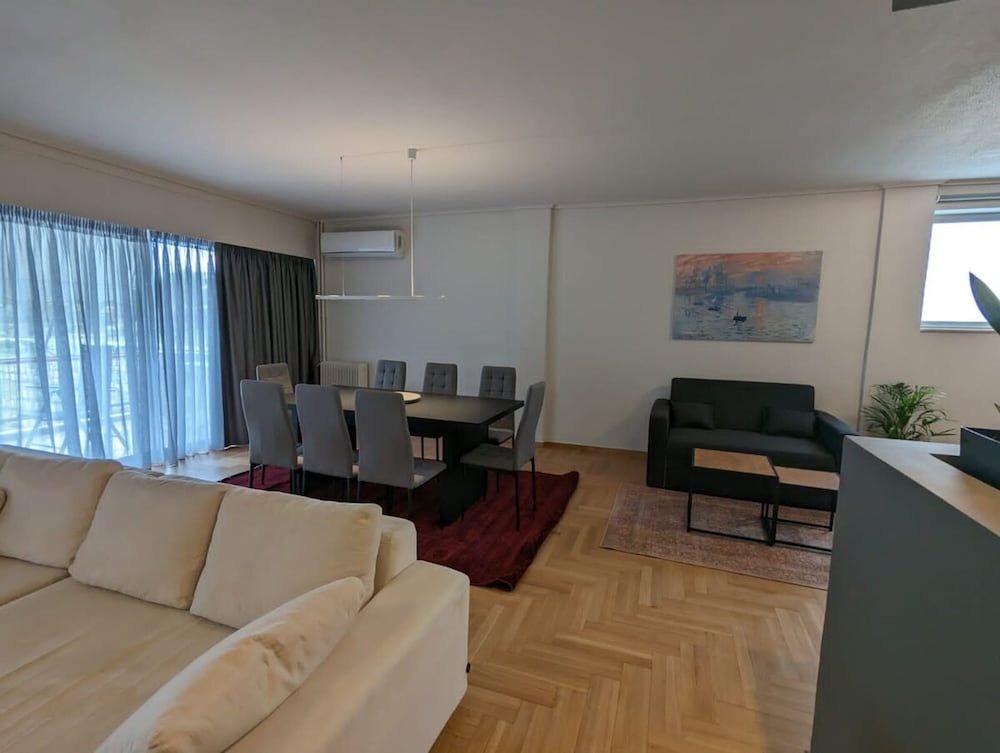 Spacious and Sunlit Seaside Flat Apartment 35