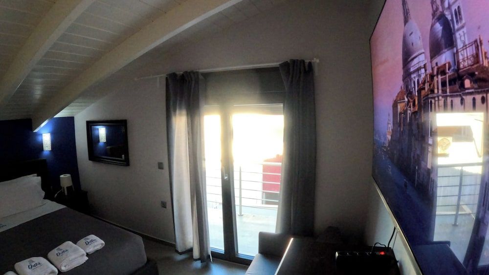 Data Maisonettes Deluxe Suite, Balcony, City View 4