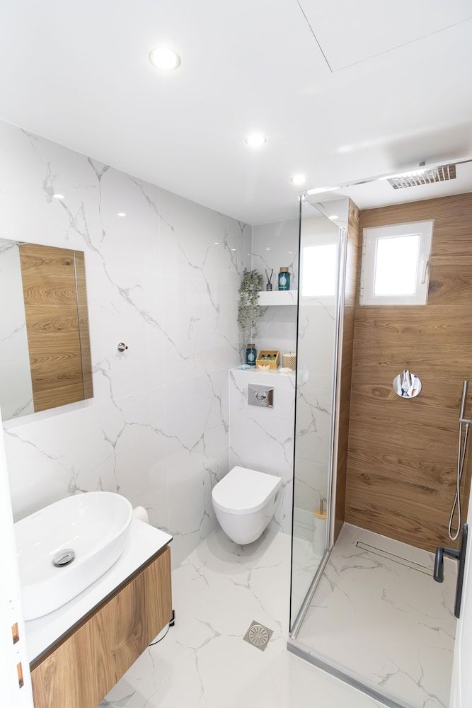 Your Destination Deluxe Apartment 6