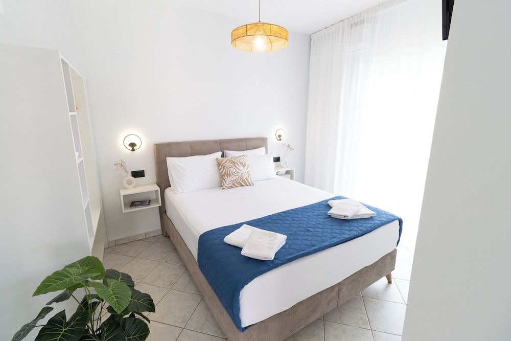 Your Destination Deluxe Apartment 2