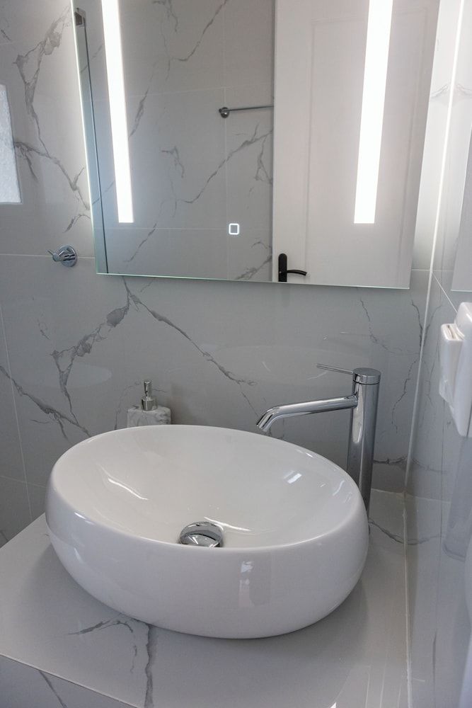 Your Destination Superior Apartment 8